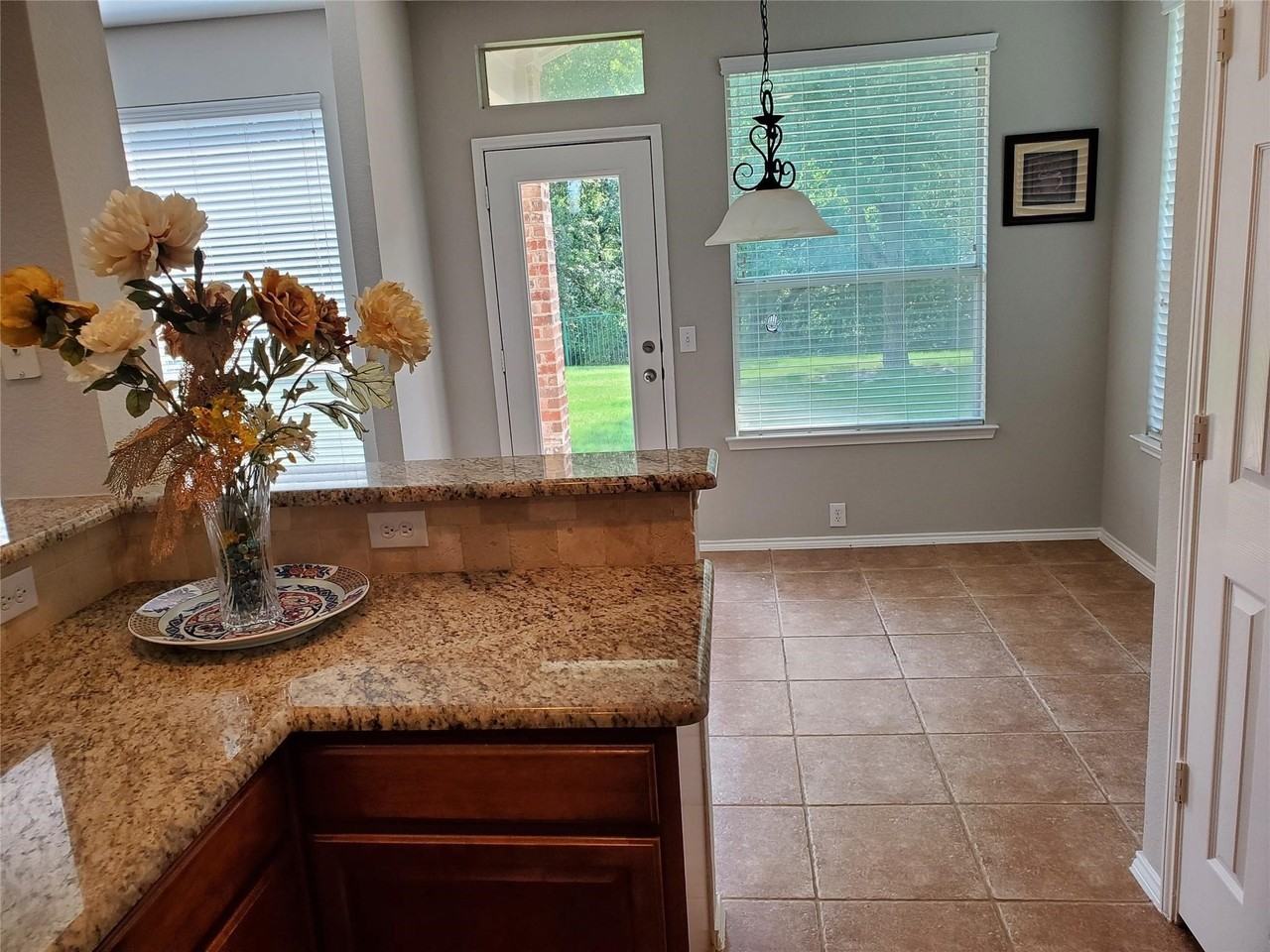 2077 Sleepy Hollow Trl - Photo 7 of 20