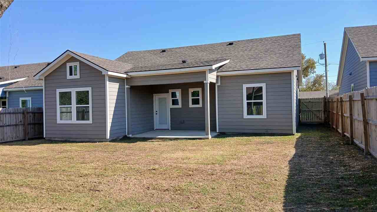 1704 E 10th Ave - Photo 3 of 25