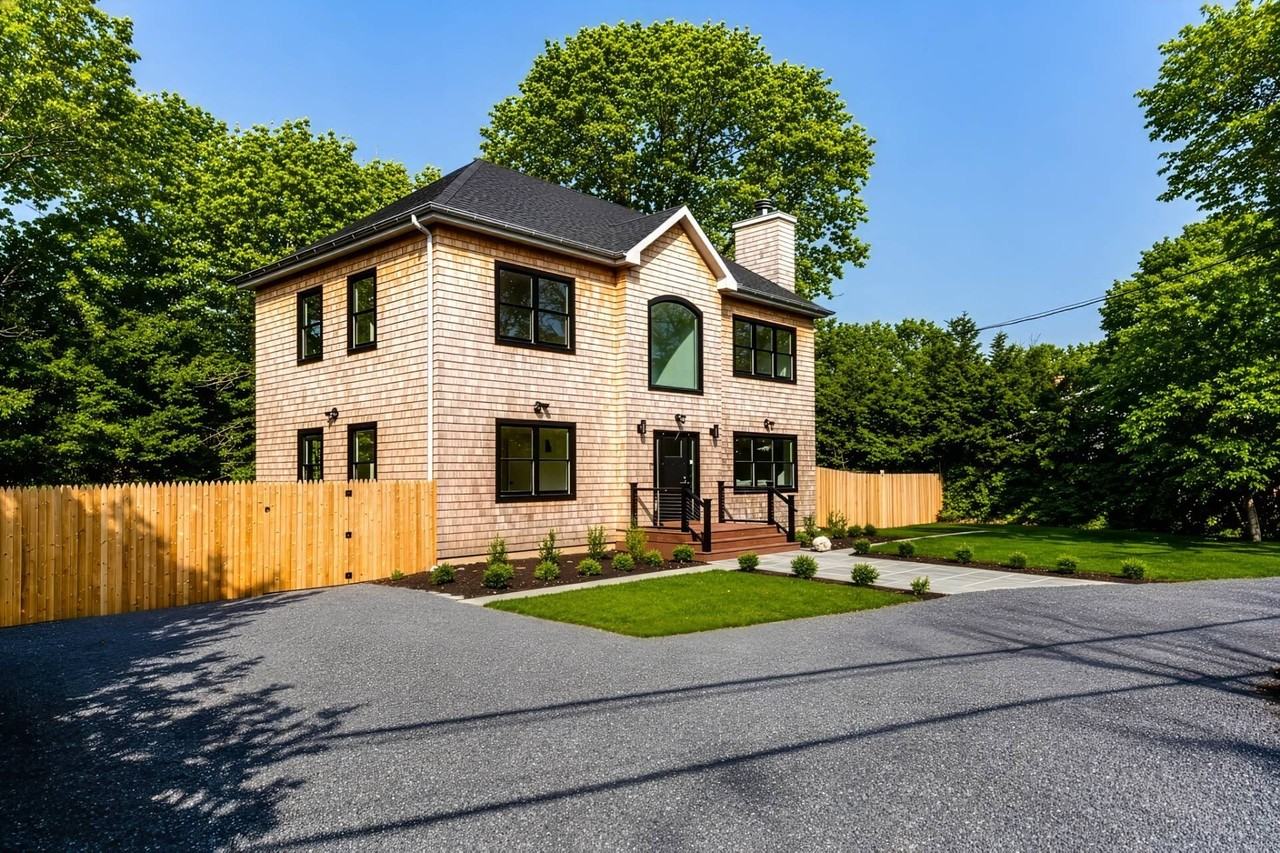 768 Sag Harbor Tpke - Photo 2 of 27