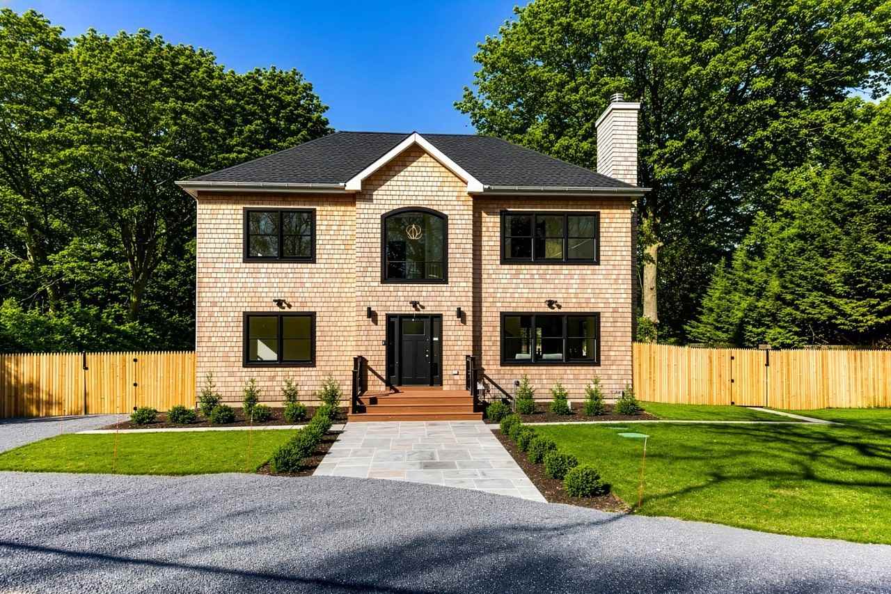 768 Sag Harbor Tpke - Photo 3 of 27