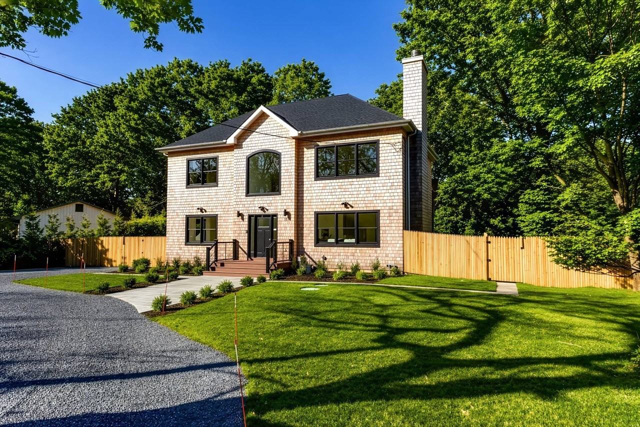 768 Sag Harbor Tpke - Photo 4 of 27