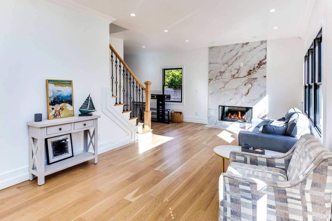 768 Sag Harbor Tpke - Photo 5 of 27