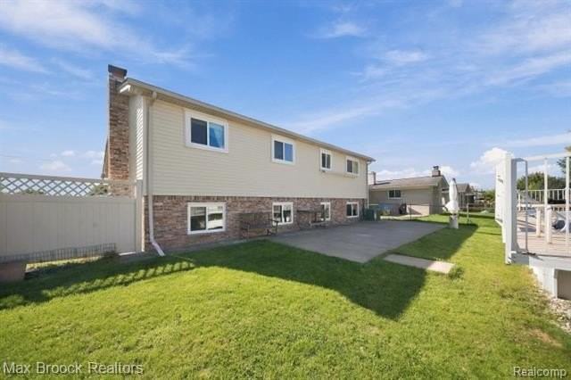 4287 Fox Hill Dr - Photo 3 of 45