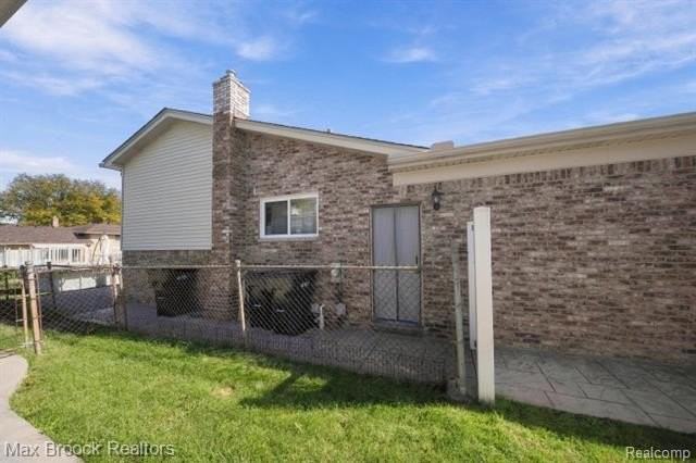 4287 Fox Hill Dr - Photo 4 of 45