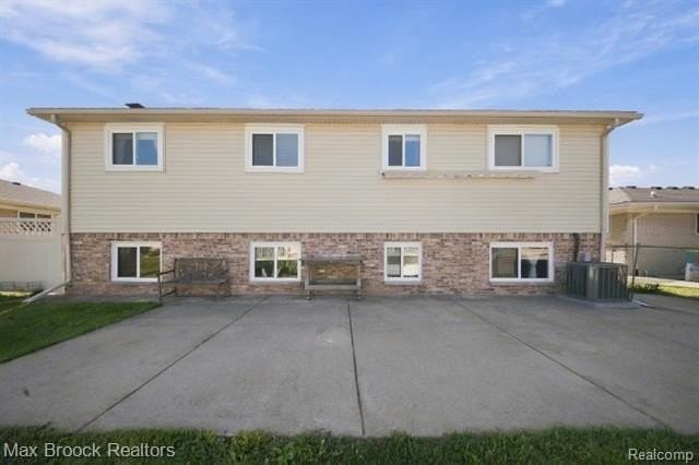 4287 Fox Hill Dr - Photo 7 of 45