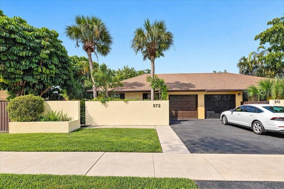 572 Sw 28th Ave - Photo 6 of 32