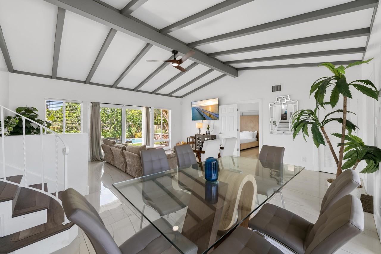 2531 Key Largo Ln - Photo 4 of 48