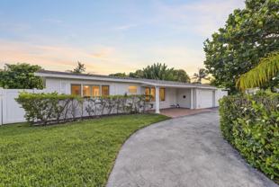 300 Se 11th Ct - Photo 1 of 1