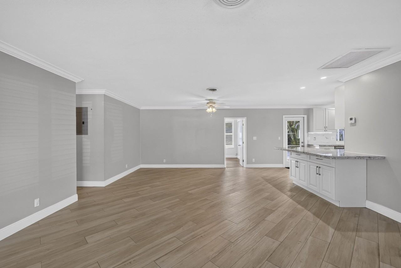 300 Se 11th Ct - Photo 6 of 28