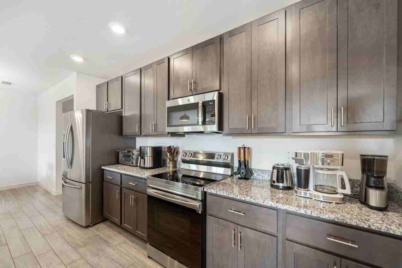 1862 Se Camilo St - Photo 3 of 37