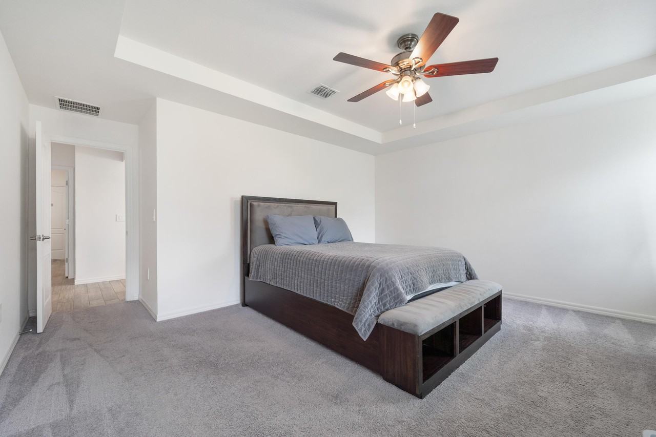 1862 Se Camilo St - Photo 4 of 37