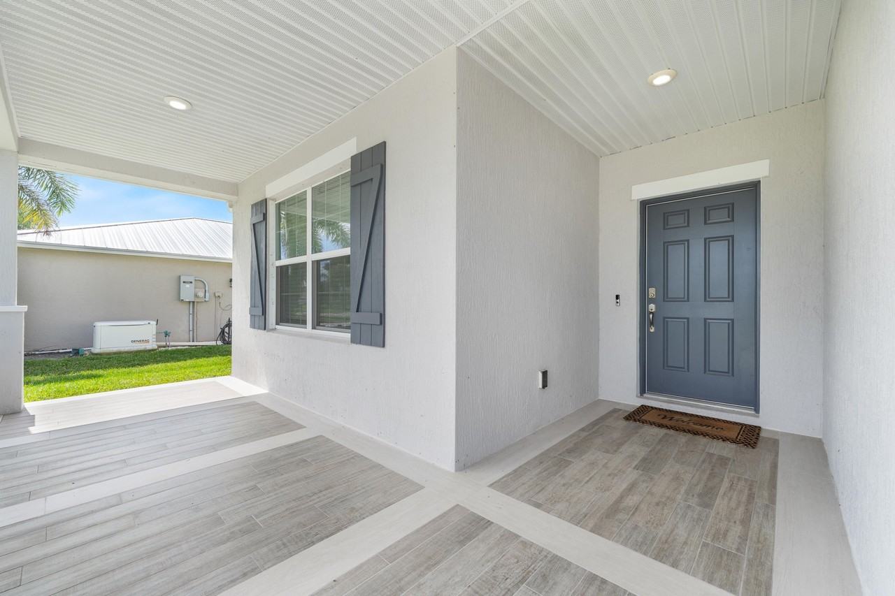 1862 Se Camilo St - Photo 5 of 37