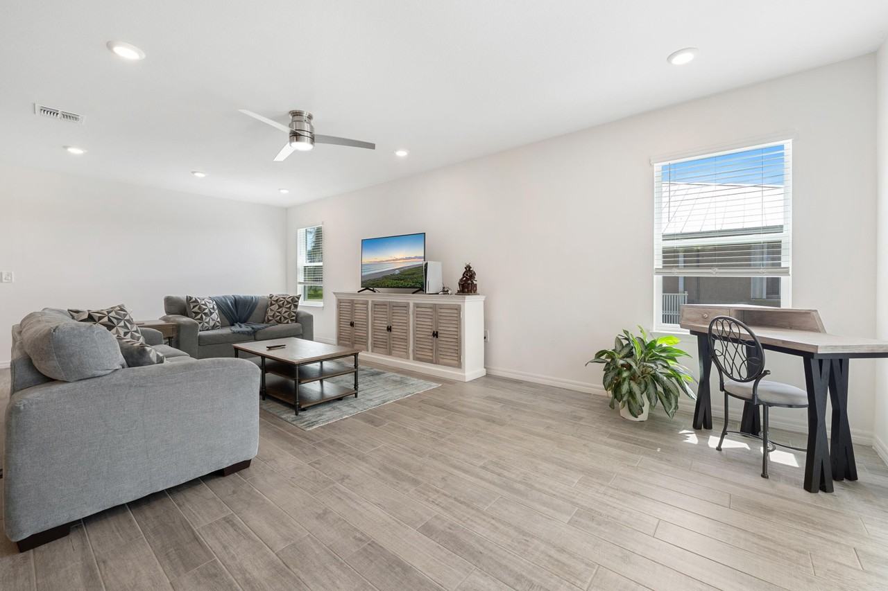 1862 Se Camilo St - Photo 6 of 37