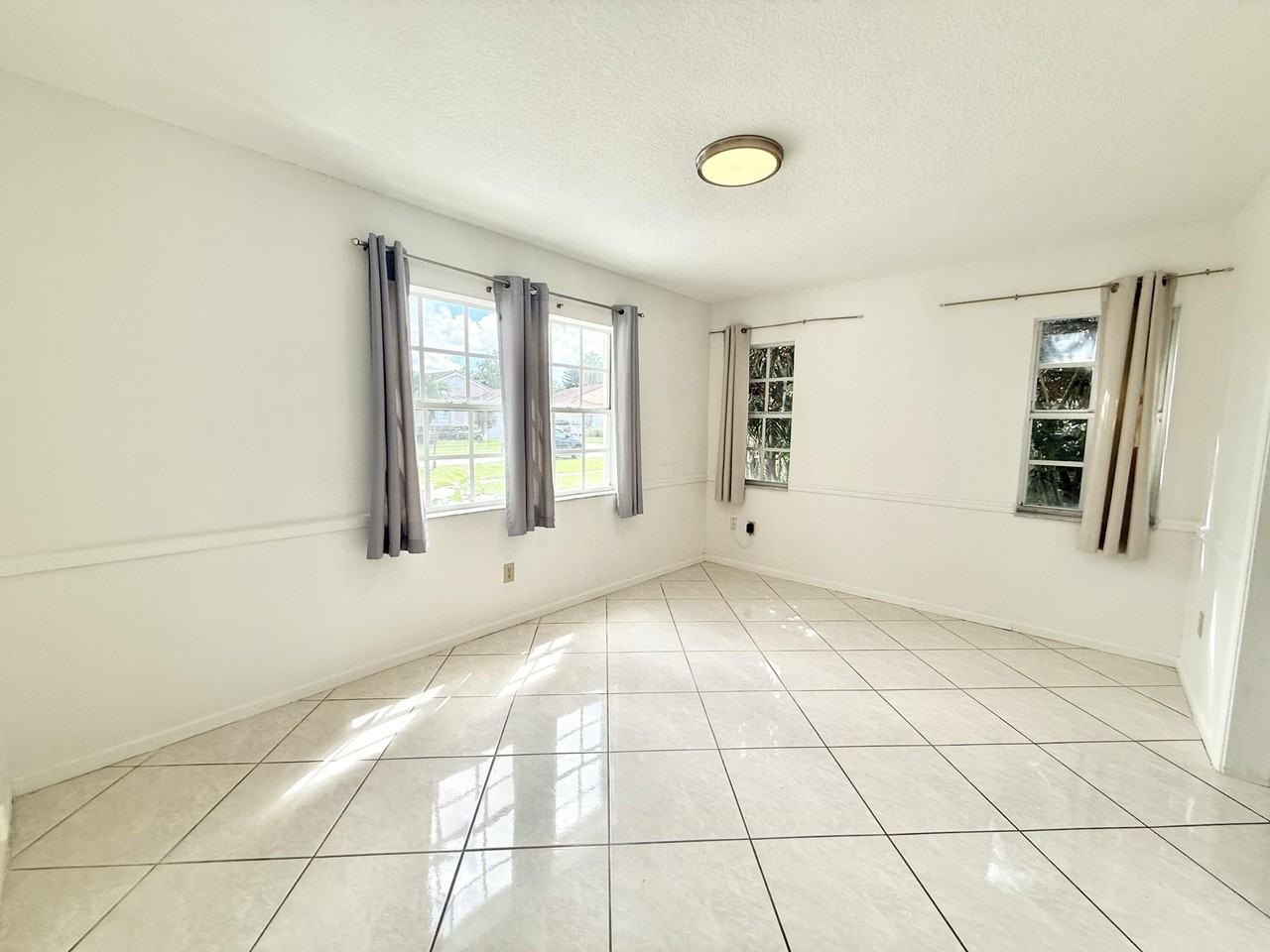 10579 Pebble Cove Ln - Photo 6 of 38