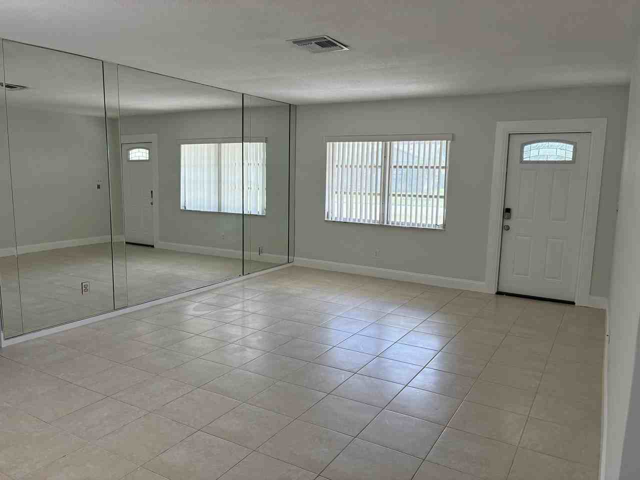 9505 Nw 73rd St - Photo 2 of 16