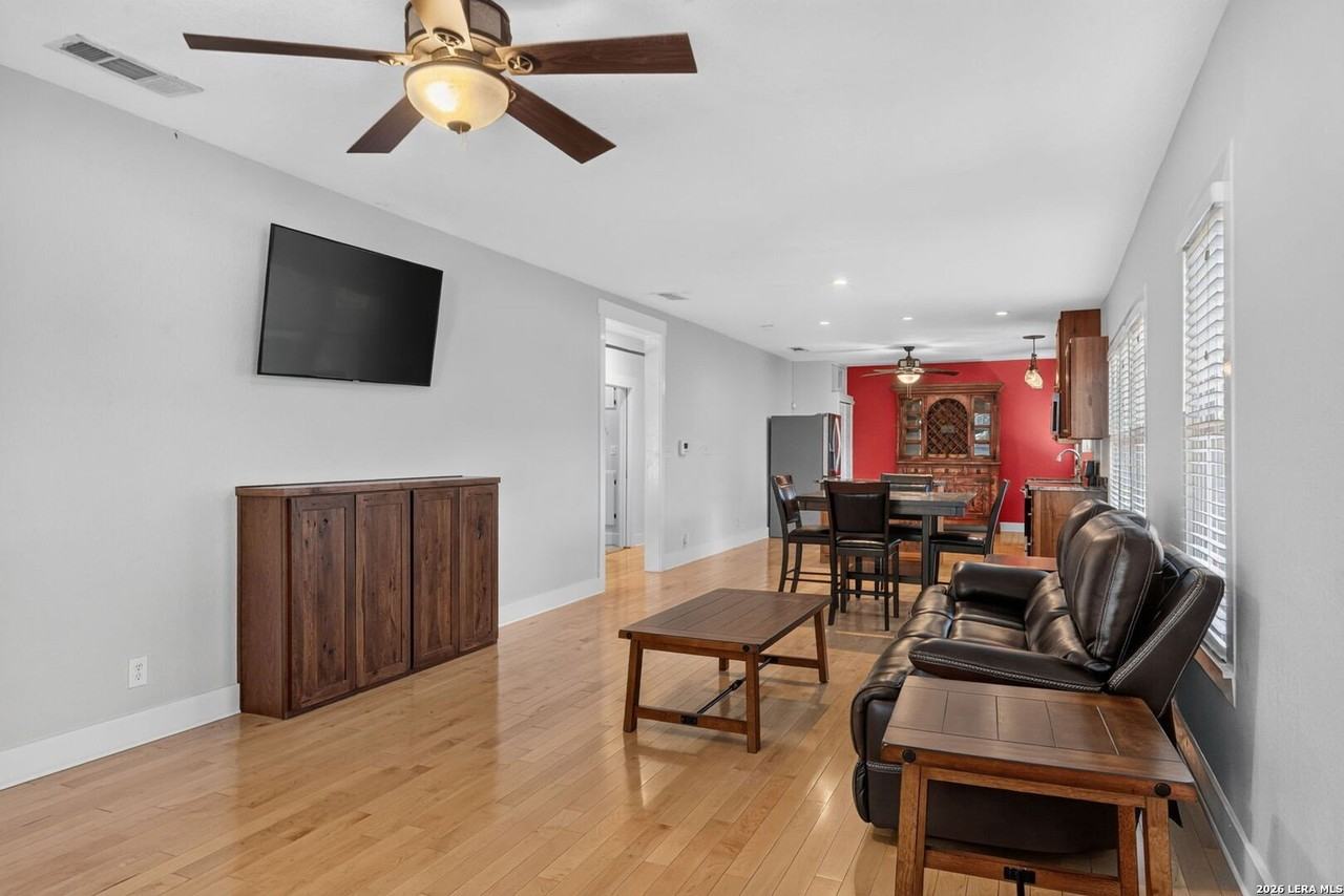 292 S Chestnut Ave - Photo 5 of 23