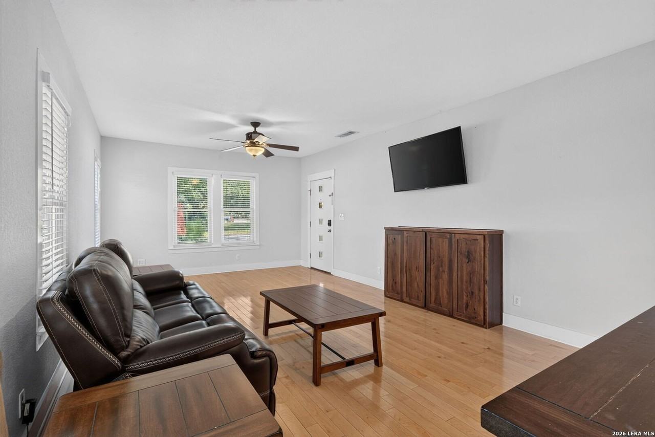 292 S Chestnut Ave - Photo 6 of 23