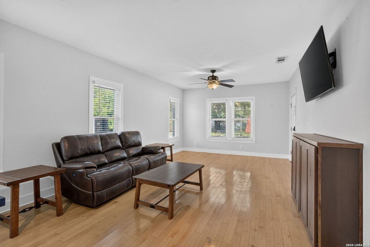 292 S Chestnut Ave - Photo 7 of 23