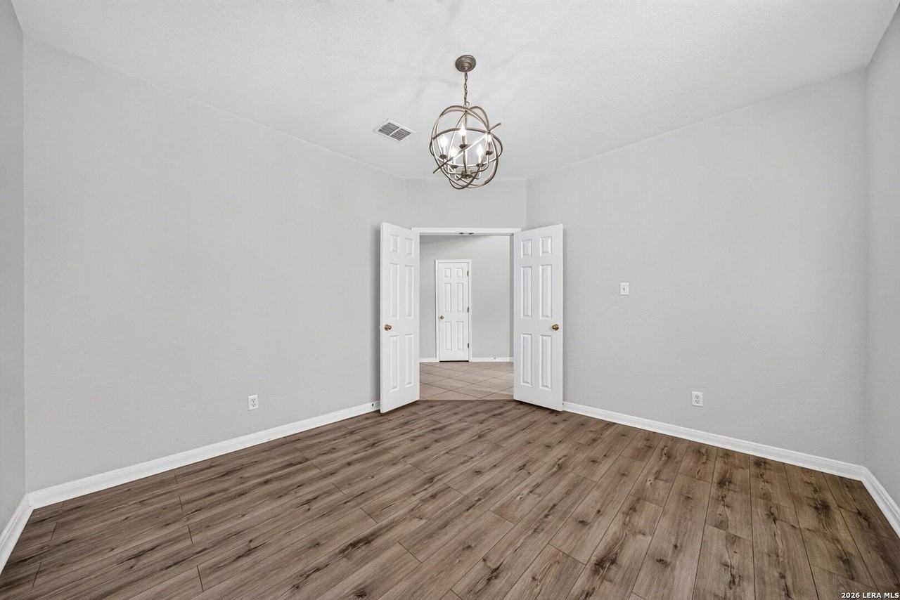 20614 Cliff Park - Photo 7 of 33