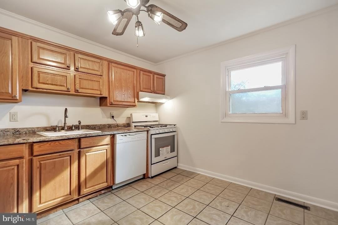 996 Boggs Dr - Photo 5 of 11