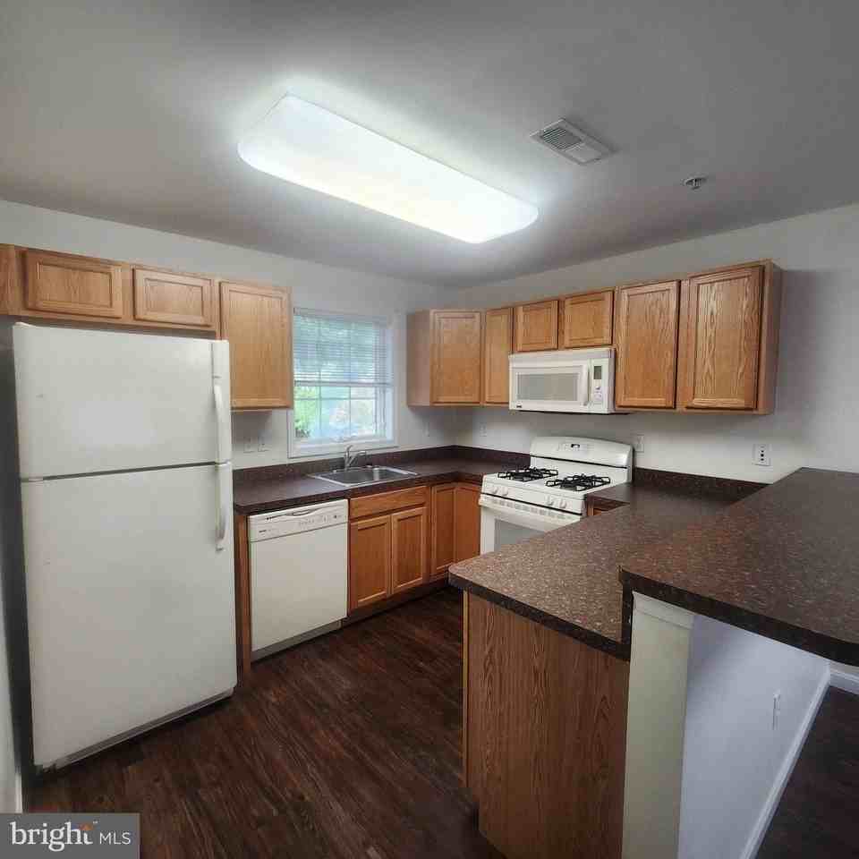 1520 Postal Rd #202 - Photo 2 of 10