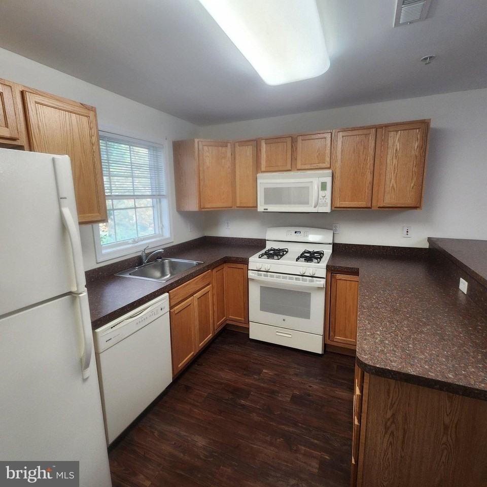 1520 Postal Rd #202 - Photo 3 of 10