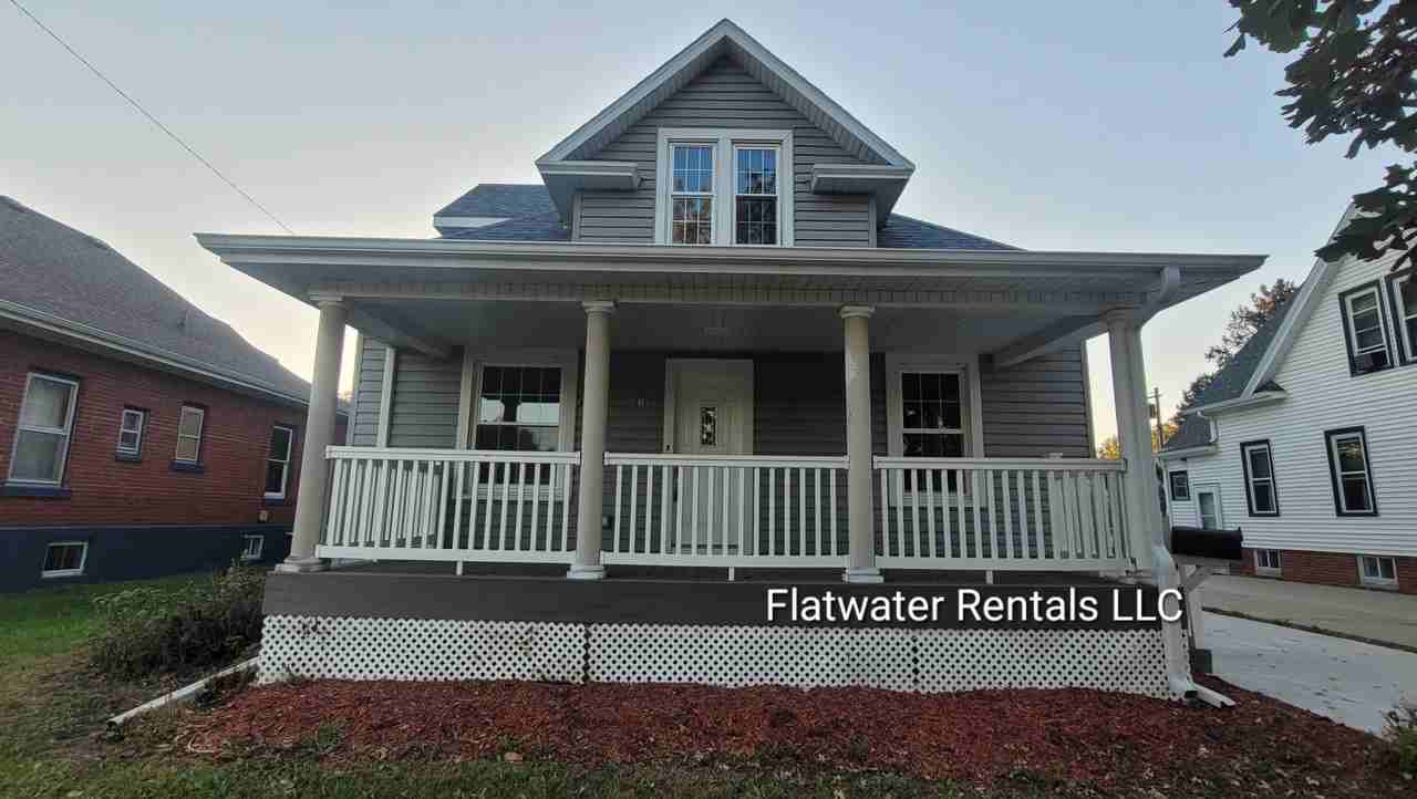 810 S 9th St - Photo 2 of 22