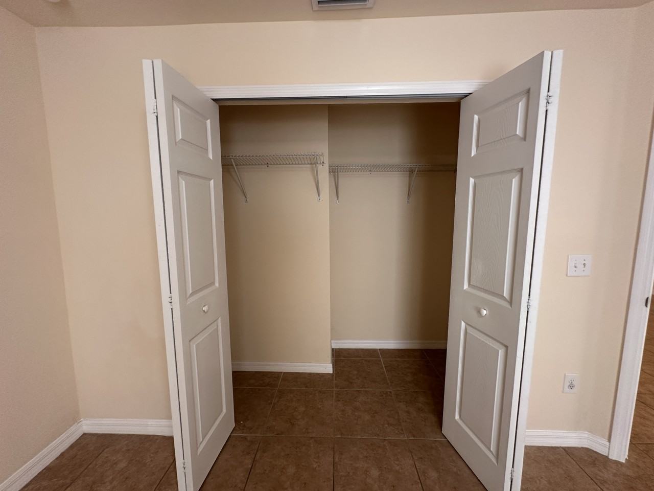 704 Se 4th Ter - Photo 6 of 18