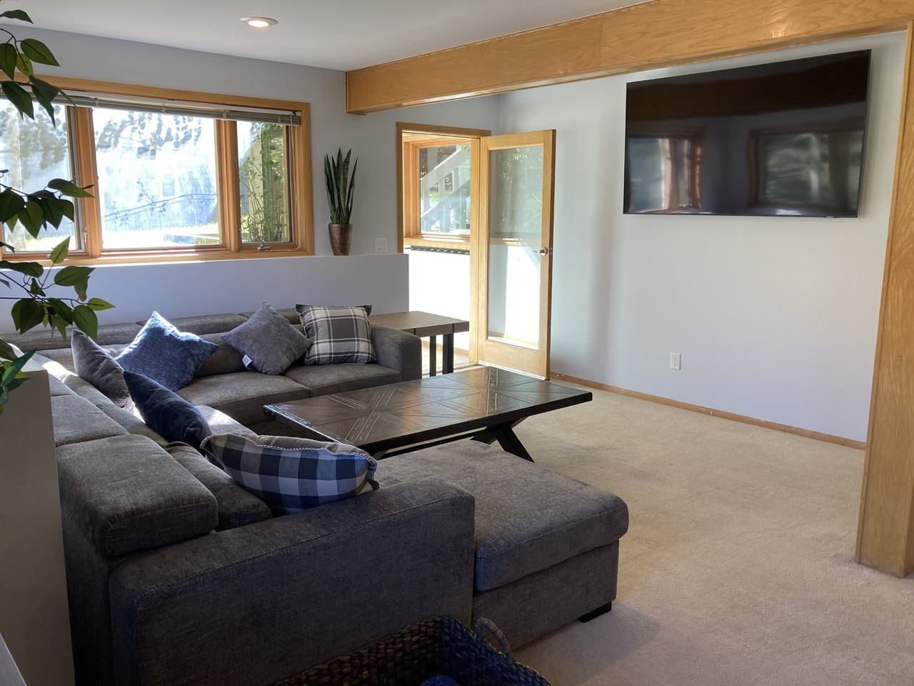 2572 Arosa Dr - Photo 2 of 8
