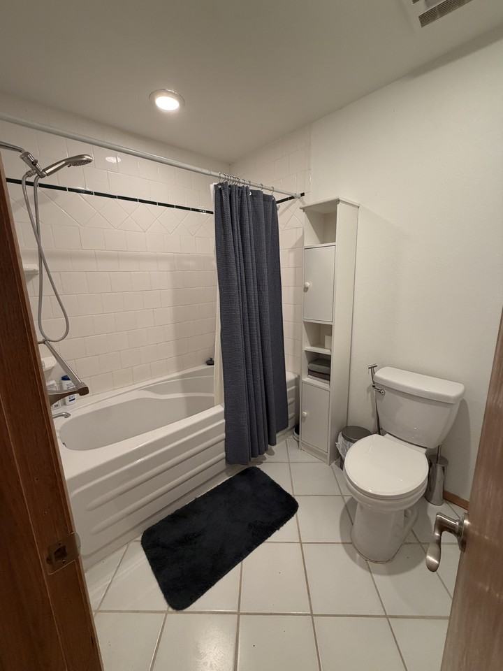 2572 Arosa Dr - Photo 7 of 8