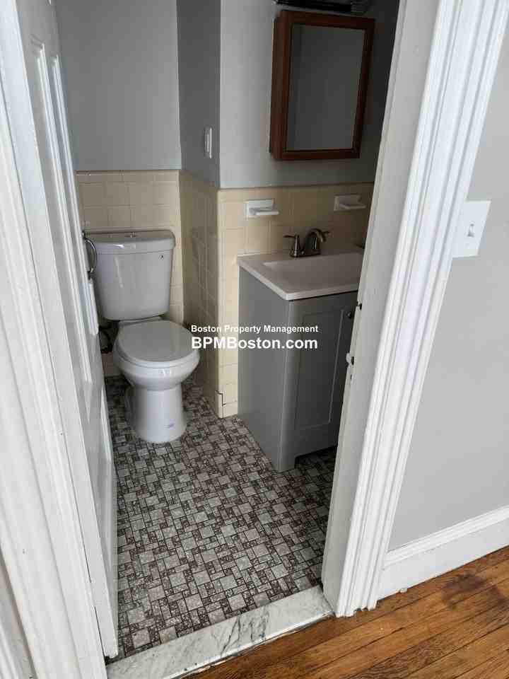 78 Washington Ave #5 - Photo 2 of 7