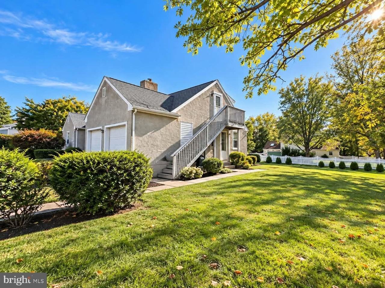 911 E Prospect Ave