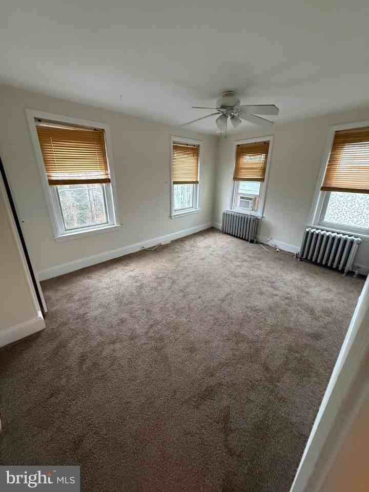 3921 Cresson St - Photo 2 of 4