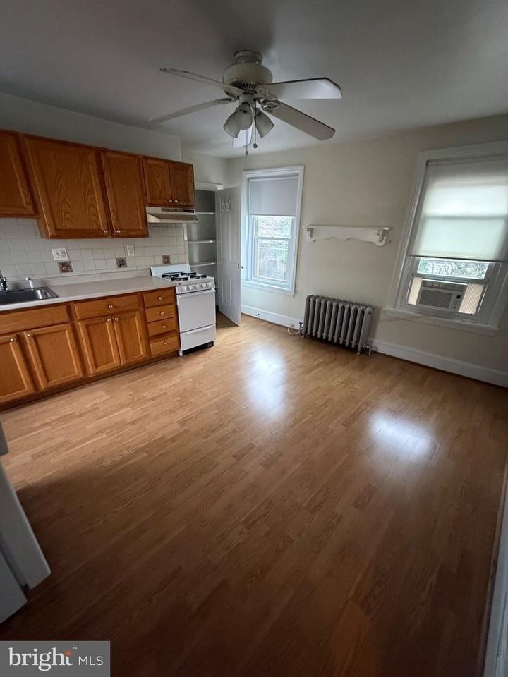 3921 Cresson St - Photo 4 of 4