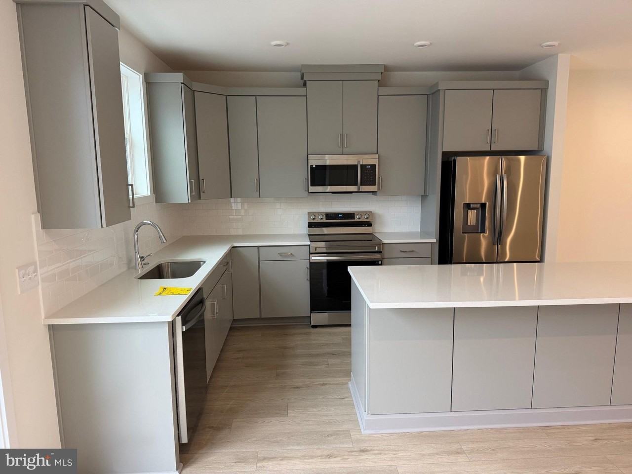 9659 Grant Ave - Photo 3 of 13