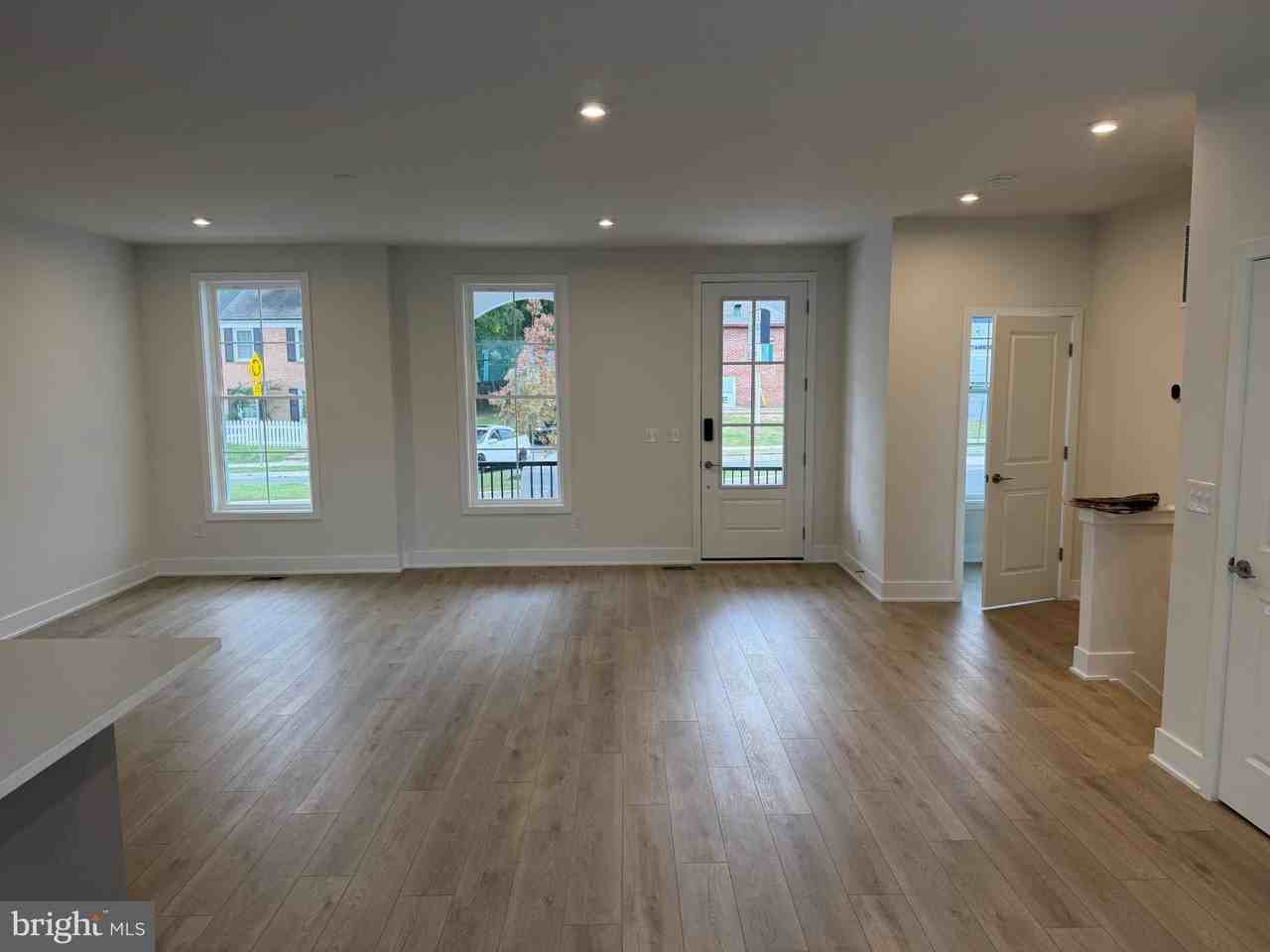 9659 Grant Ave - Photo 4 of 13