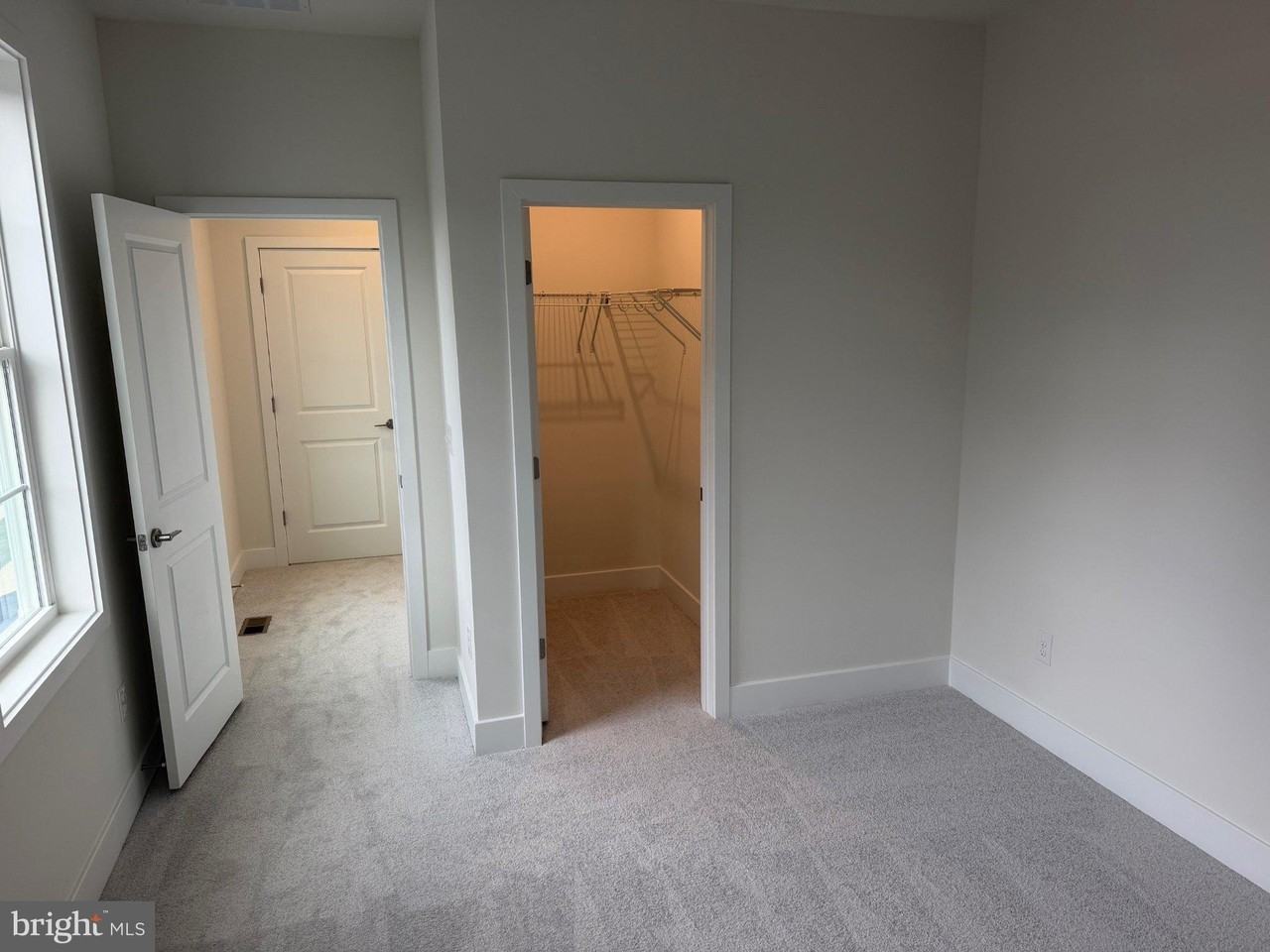 9659 Grant Ave - Photo 5 of 13