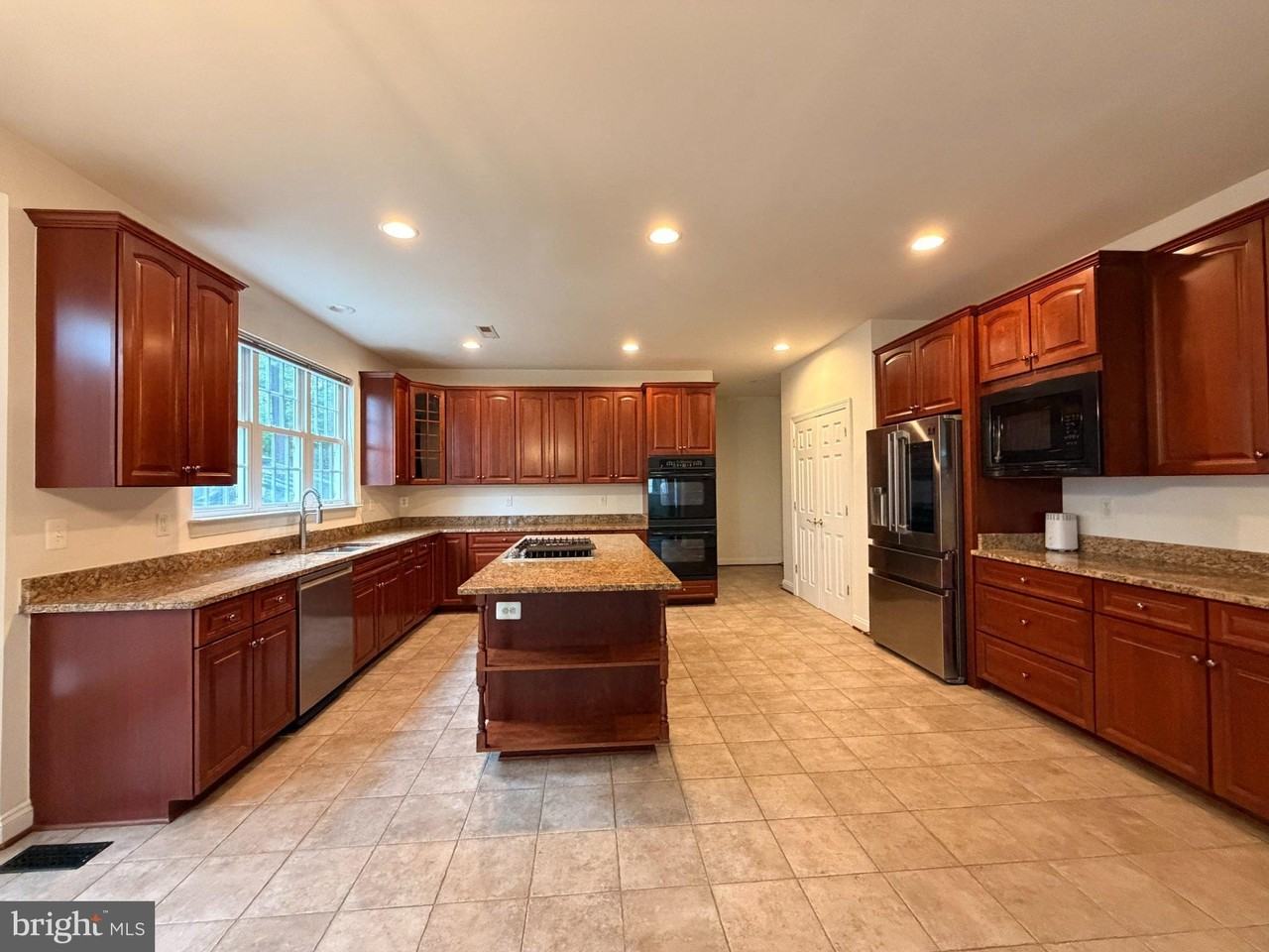 9282 Rainbow Falls Dr - Photo 7 of 31