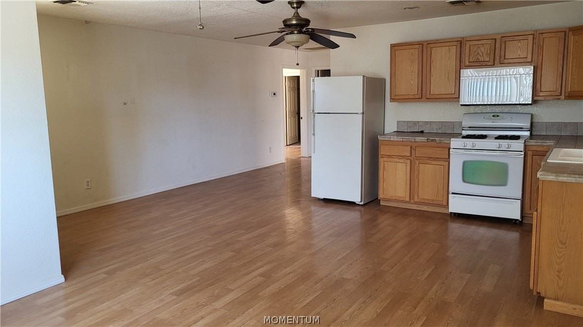 7833 S Mallard St - Photo 3 of 18