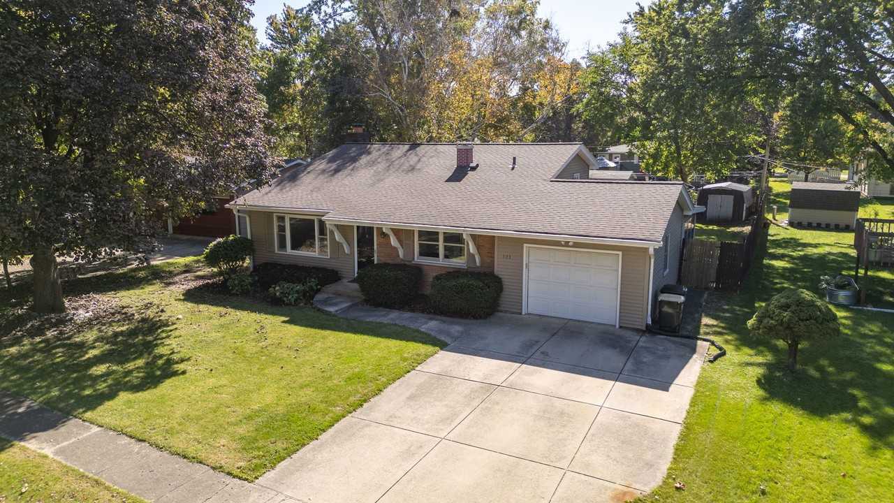 131 Locust St - Photo 2 of 27