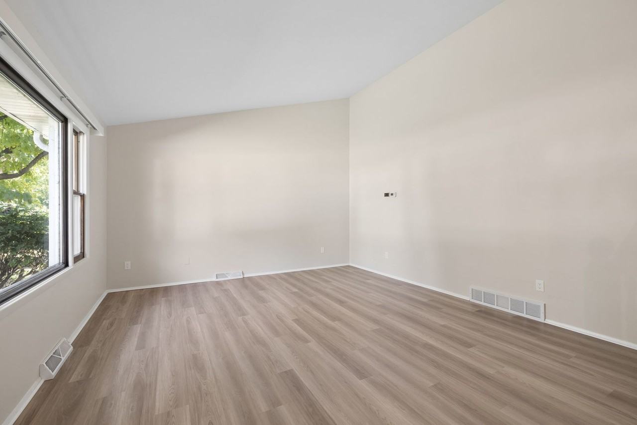 131 Locust St - Photo 3 of 27