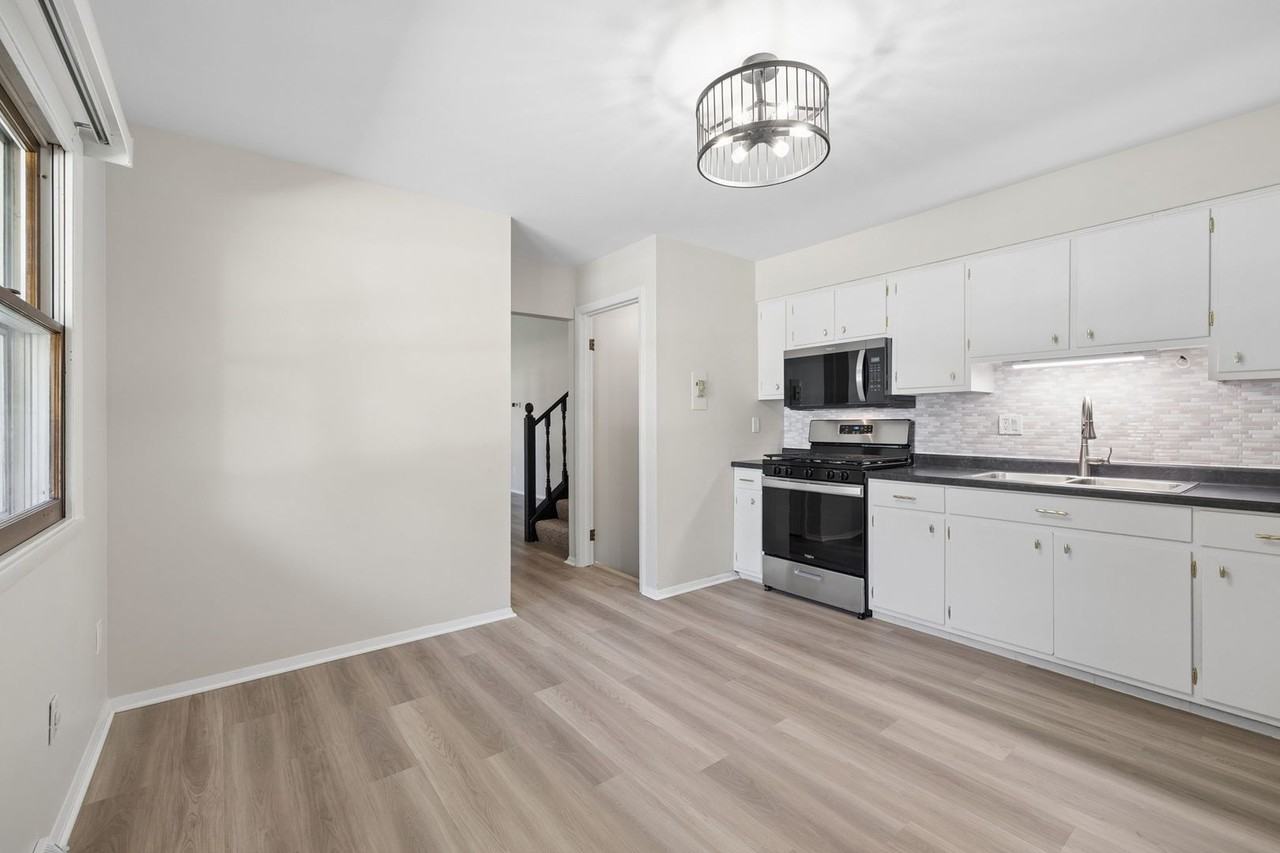 131 Locust St - Photo 7 of 27