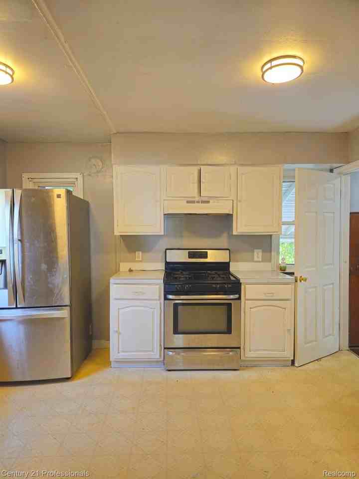 32147 Annapolis St - Photo 3 of 10