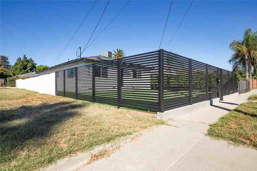 18557 Napa St - Photo 5 of 29