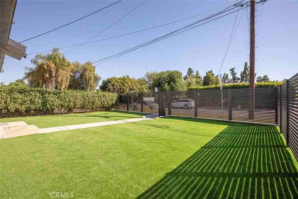 18557 Napa St - Photo 6 of 29