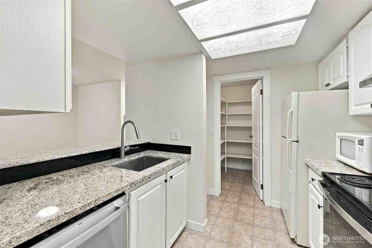 14405 Ne 32nd St - Photo 4 of 16