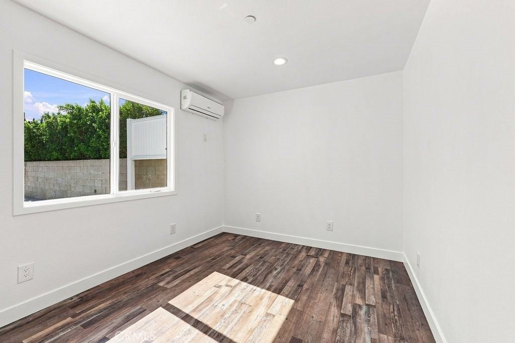11919 Burton St - Photo 4 of 7