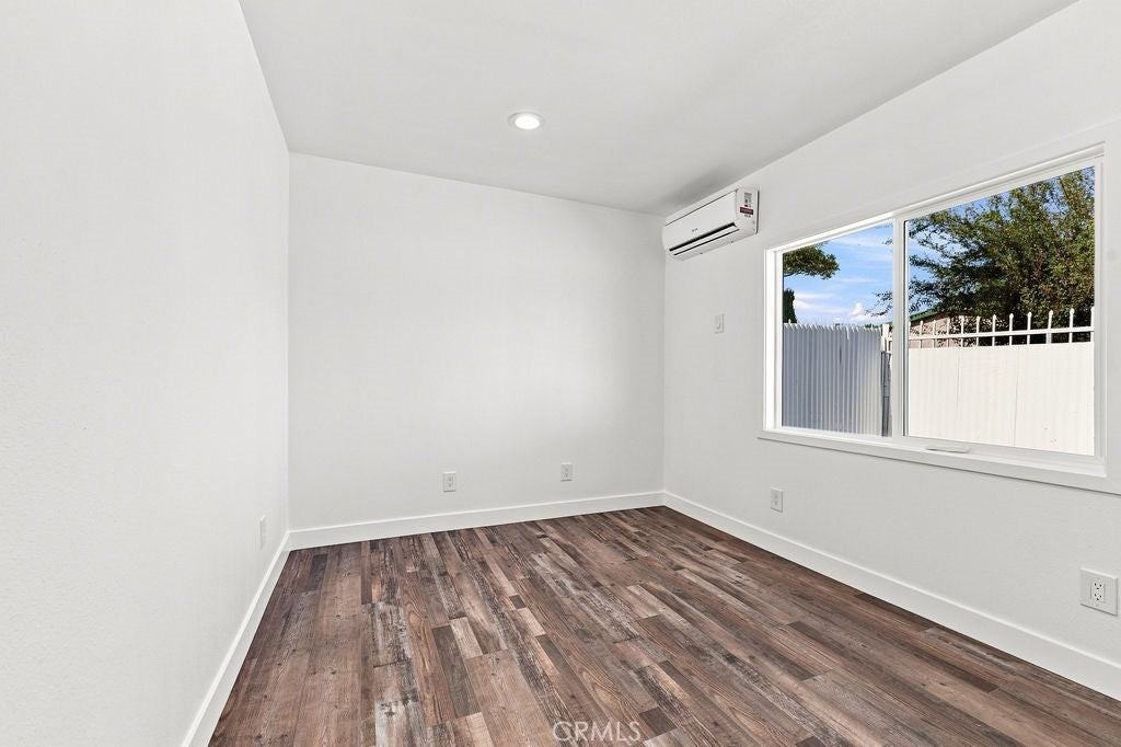 11919 Burton St - Photo 6 of 7