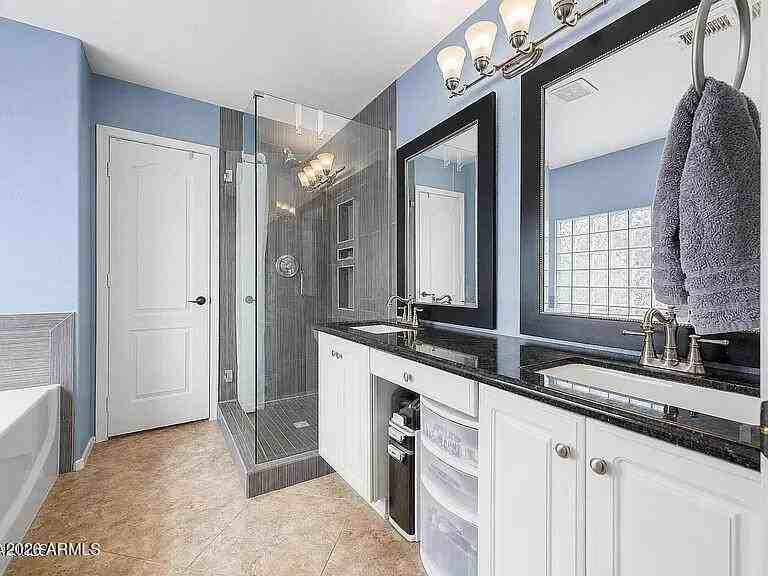 6322 W Potter Dr - Photo 7 of 15