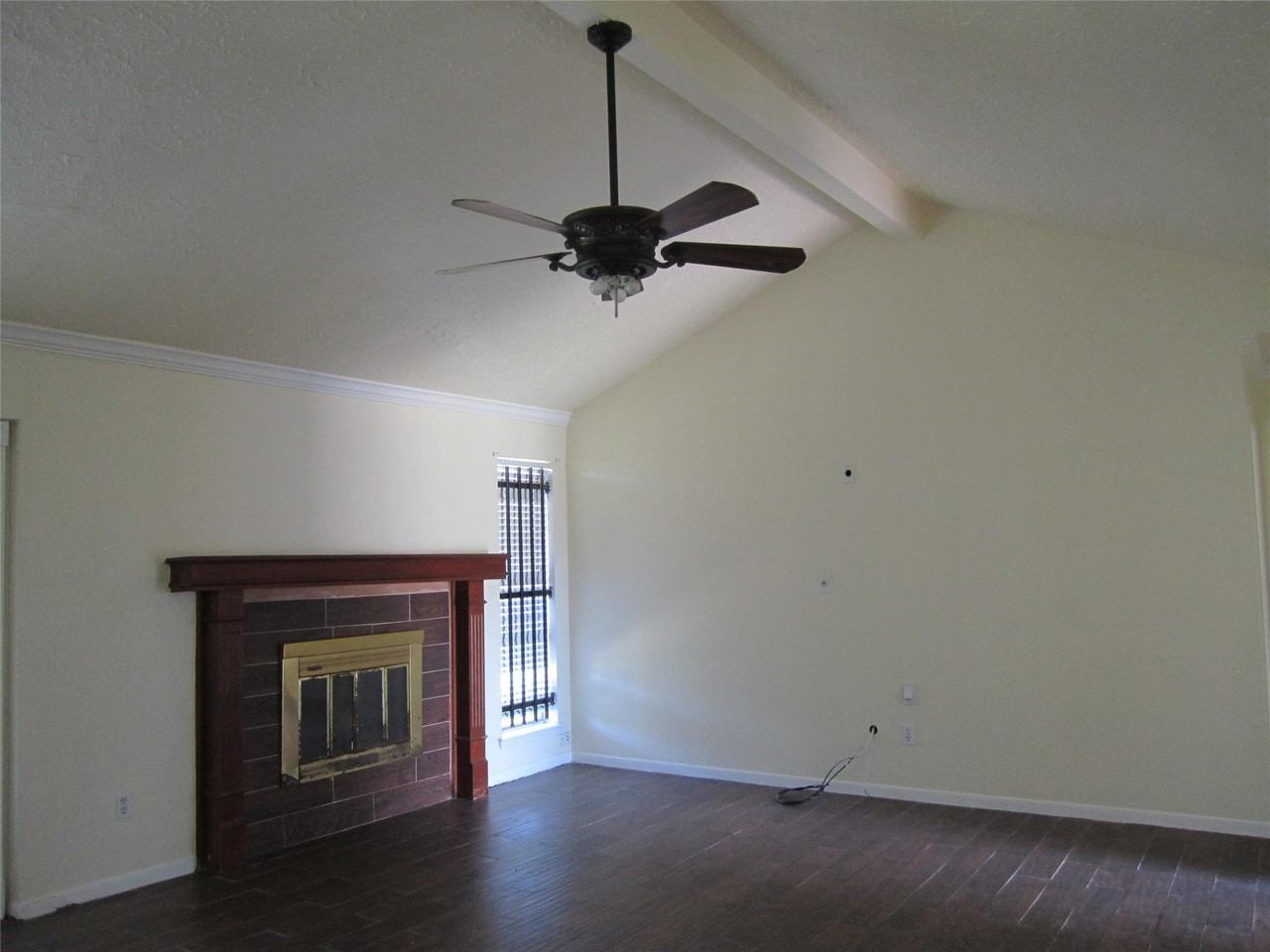 1142 Mossridge Dr - Photo 2 of 9